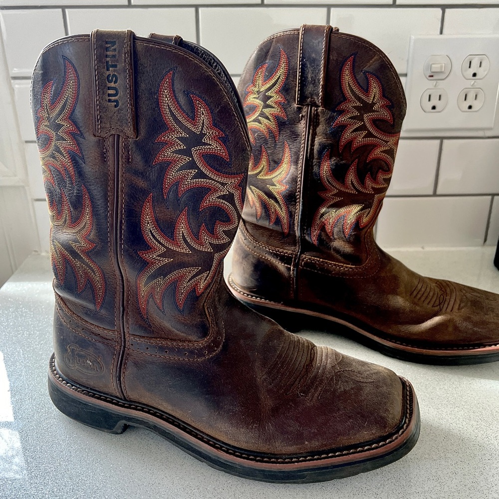 Justin mens boots, Size 8 square toe, western work boots, soft toe. Teen boy